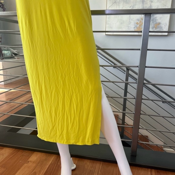 Norma Kamali halter turtle size slit gown in spring - Picture 3 of 8